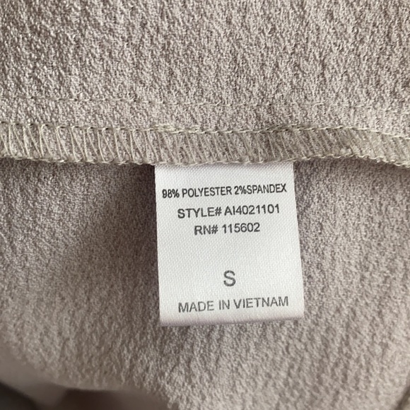 ASTR Capped Short Sleeve Back Button Top Size S - Picture 12 of 13